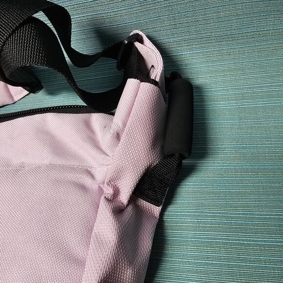 Adidias Messenger Bag Gray Strap EUC - Picture 6 of 6